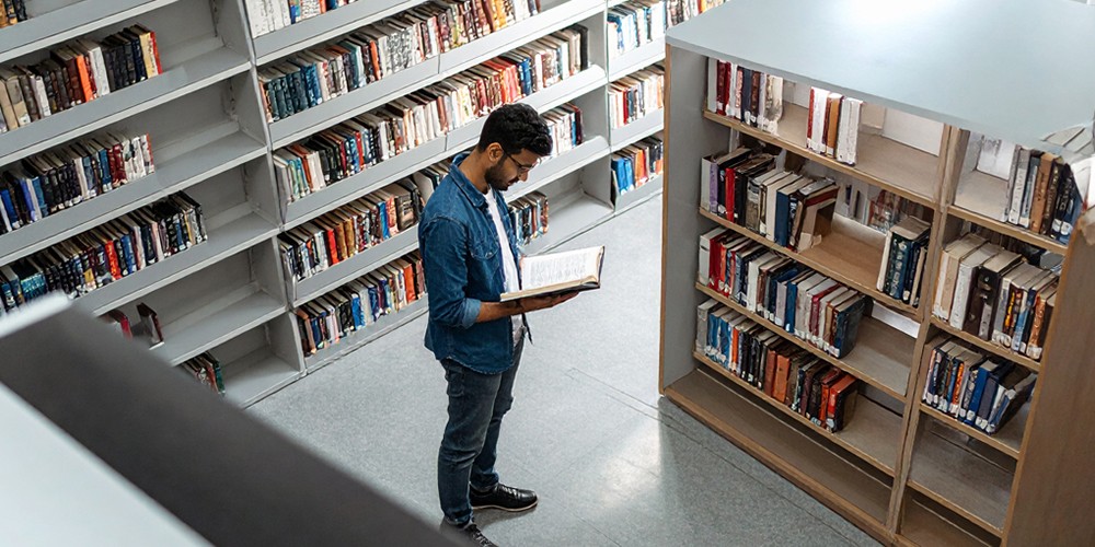 Student reading book